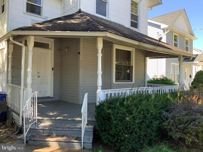 Building Photo - 433 Bentley Ave