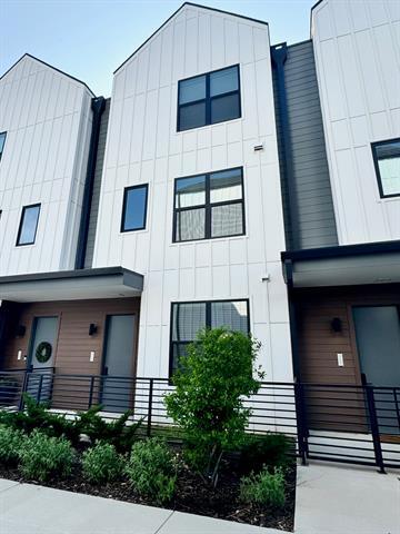 Primary Photo - 2100 Legacy Dr