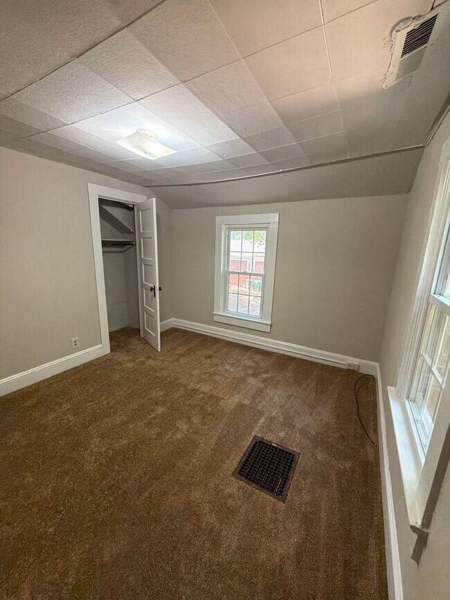 Building Photo - 3516 Eastway Dr