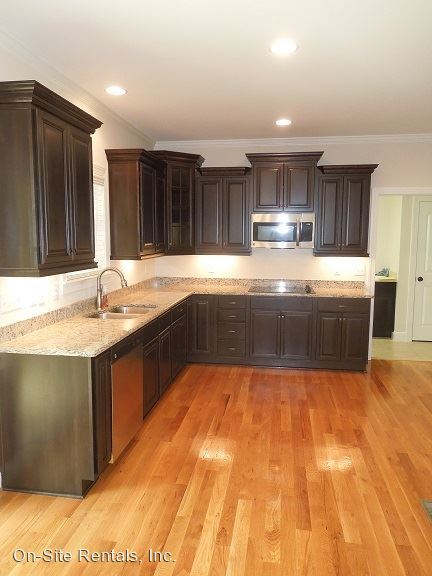 Building Photo - 5 br, 3.5 bath House - 11 Racquet Court