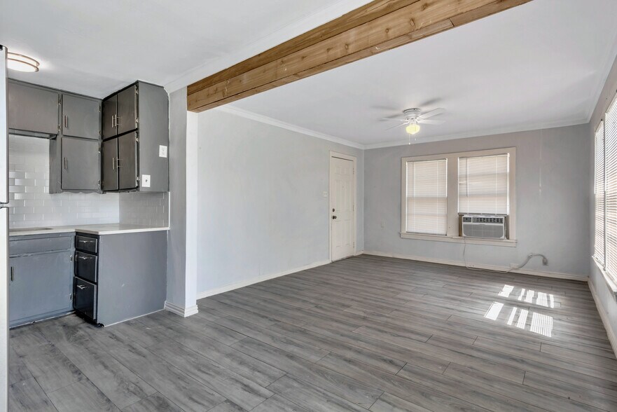 Building Photo - 305 N Robinson St