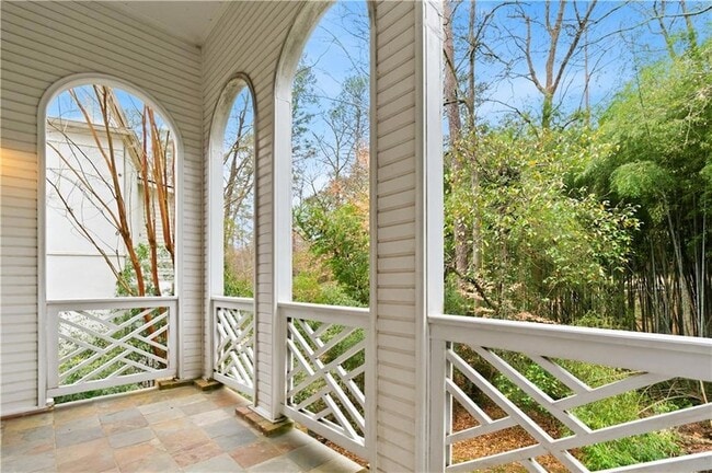 Building Photo - 430 W Wesley Rd NW