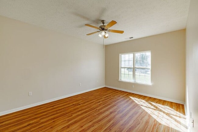 Building Photo - 507 Dove Way