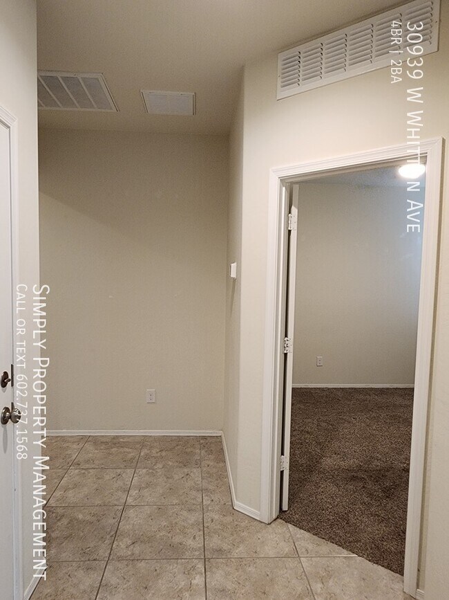 Building Photo - 30939 W Whitton Ave