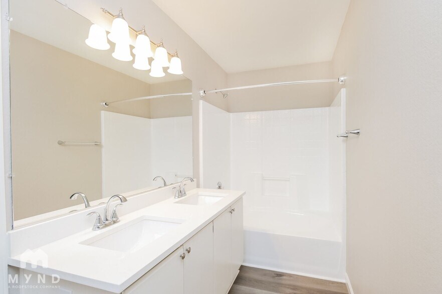 Building Photo - 2027 W 21st Ave