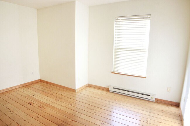 Building Photo - 209 W Mulberry St