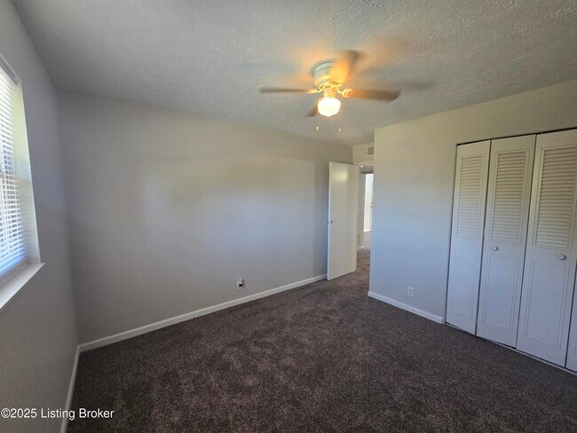 Building Photo - 3217 Springfield Dr