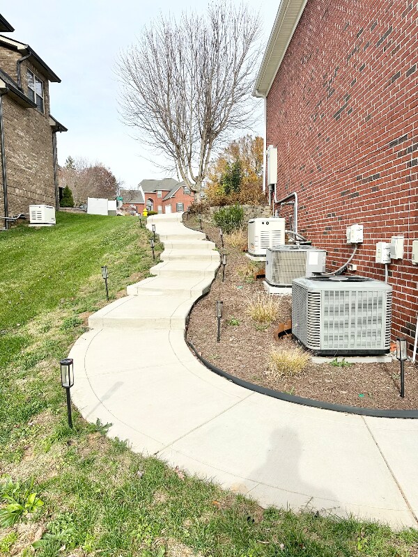 Building Photo - 10390 Ivy Hollow Dr