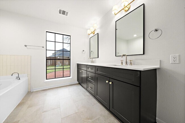 Building Photo - 15411 Robin Grove Ct