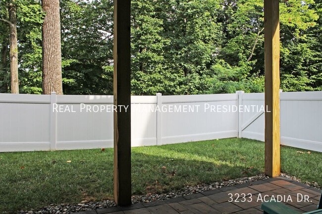 Building Photo - 3233 Acadia Dr