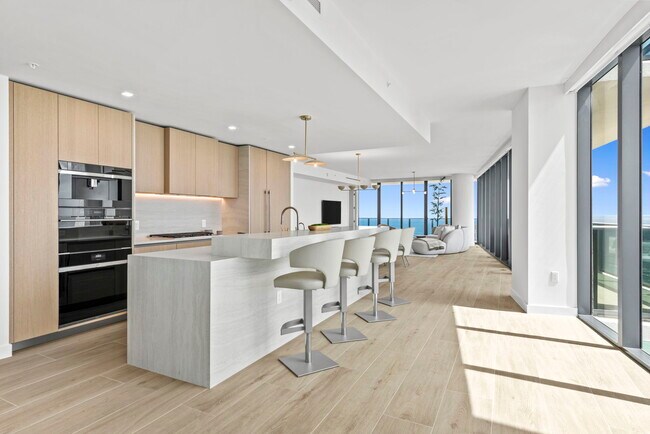 Building Photo - 900 N Ocean Blvd