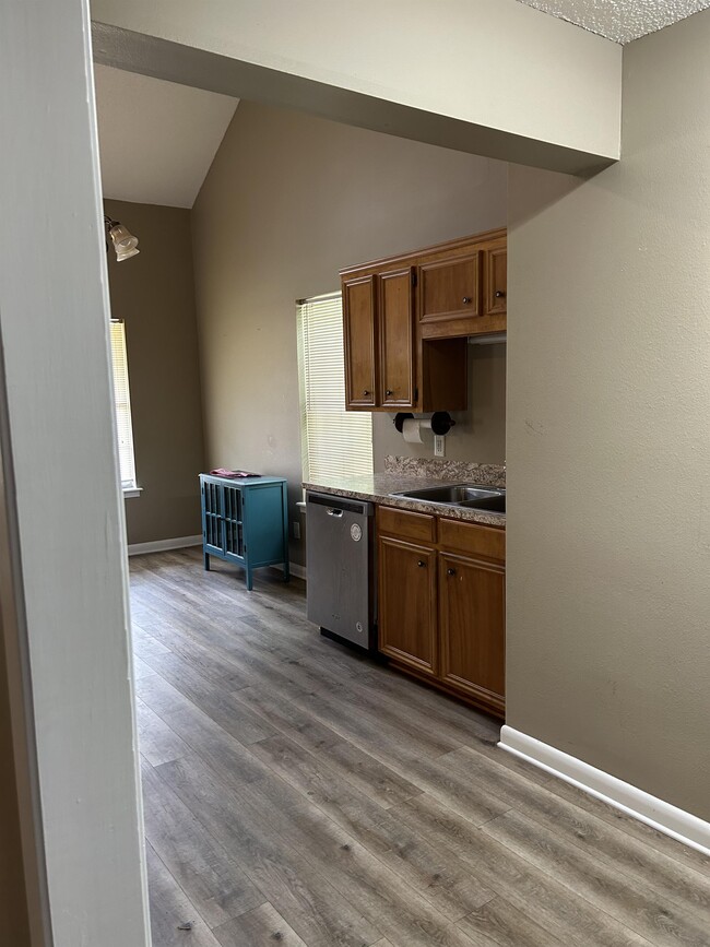 Building Photo - 541 Melton Dr