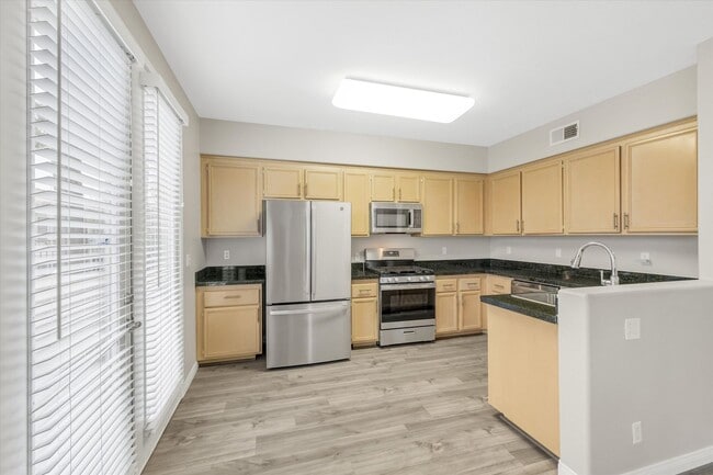 Building Photo - Summerlin Location