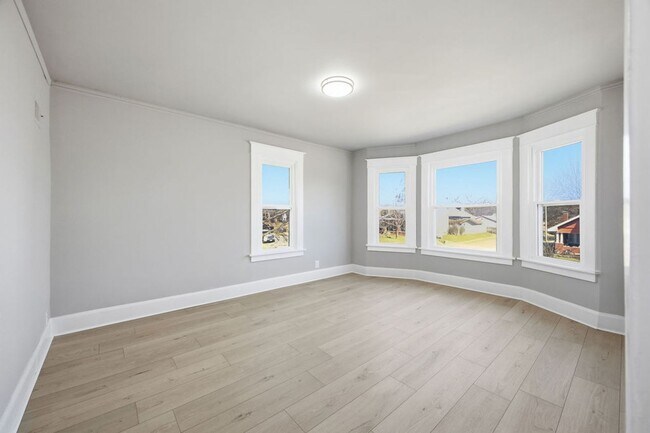 Building Photo - Spacious 4-Bedroom, 1.5-Bath Home with Plenty of Living Space!