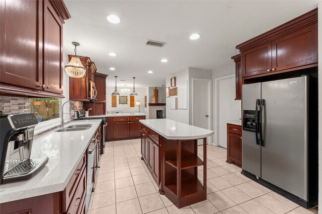 Building Photo - 248 S Pathfinders Cir