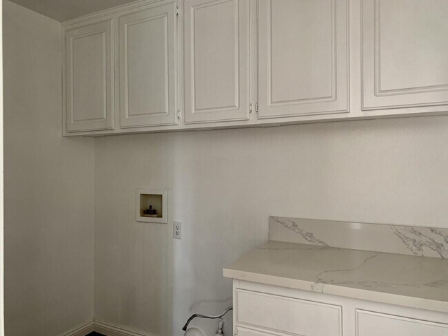 Building Photo - 27407 Honey Scented Rd