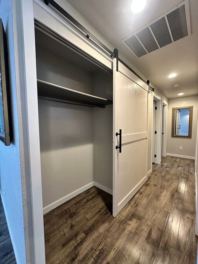 Building Photo - Beautifully Remodeled 3 Bedroom, 2 Bathroom Home – Move-In Ready!