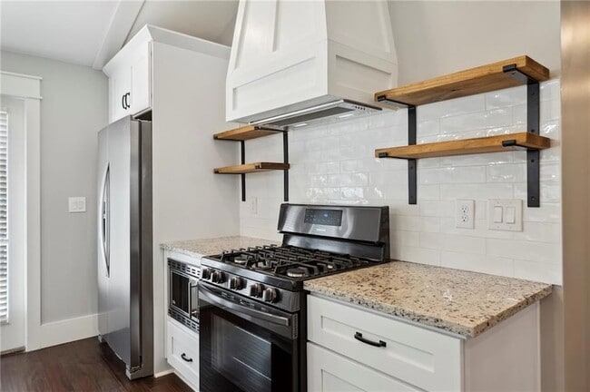 Building Photo - 3258 Highland Dr SE