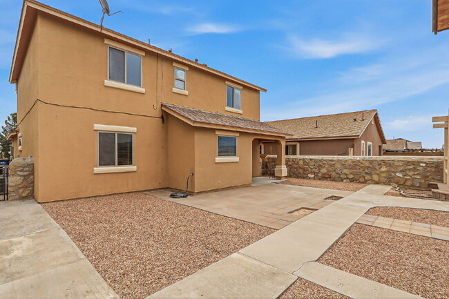Building Photo - 2-story 3 bed 2.5 bath with loft home in Northeast El Paso