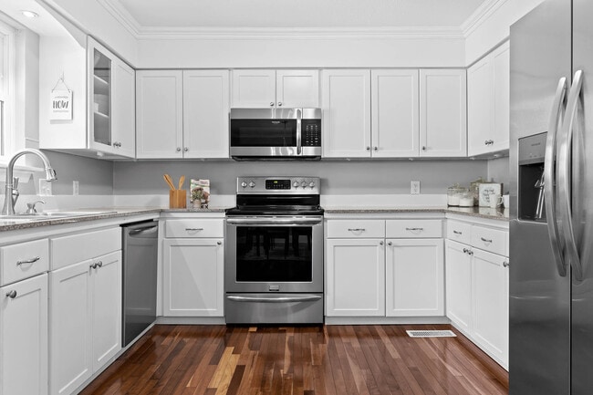 Building Photo - 2483 Shenandoah Dr