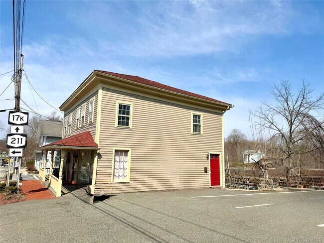 Building Photo - 102 Ward St