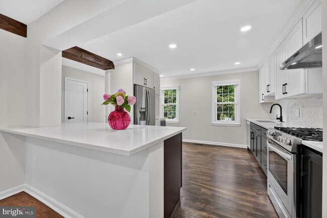Building Photo - 7426 Hallcrest Dr