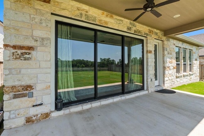 Building Photo - 125 Plainsman Ln