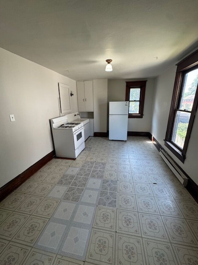 Building Photo - 1208 Columbia Ave