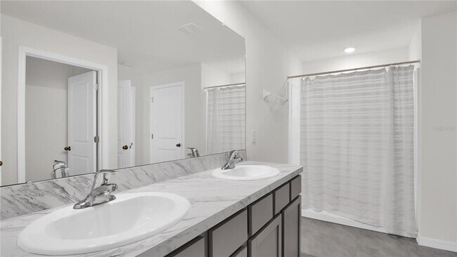 Building Photo - 16545 Mosaic Oar Dr