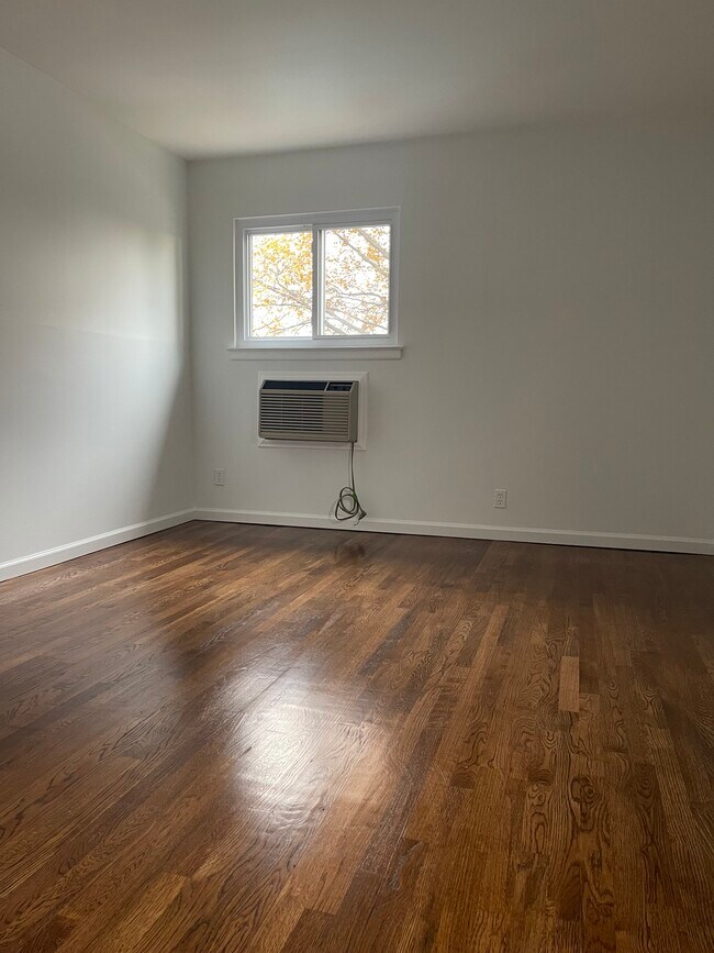 left side of second bedroom - 2717 E 65th St
