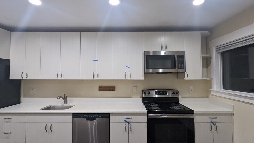 Building Photo - 9020 18th Ave SW