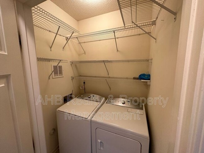 Building Photo - 1204 Glory Vine Rd