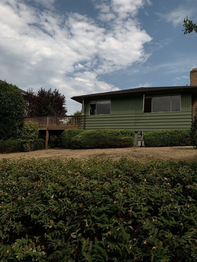 Building Photo - Large Lot with Sound and Mountain views - ...