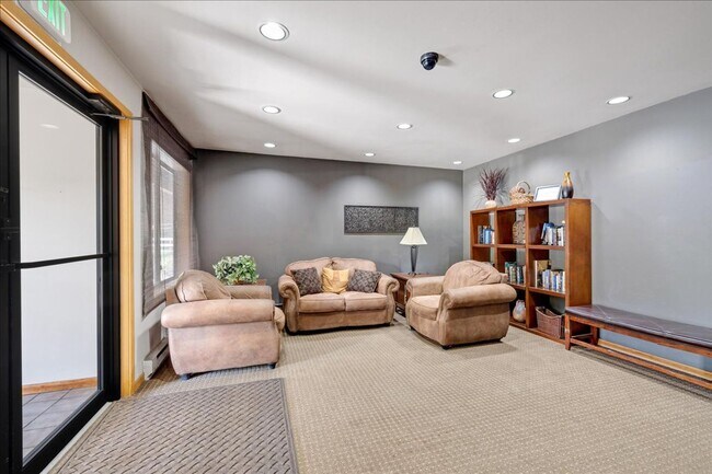 Building Photo - Cedar Lodge 218