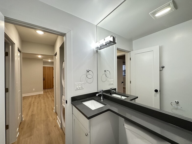 Building Photo - 503 W Aldine Ave