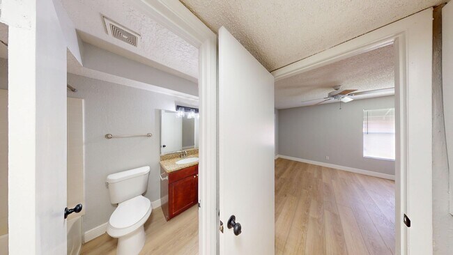 Building Photo - 2Br/ 2Ba Condo In Villa Medici - Available...