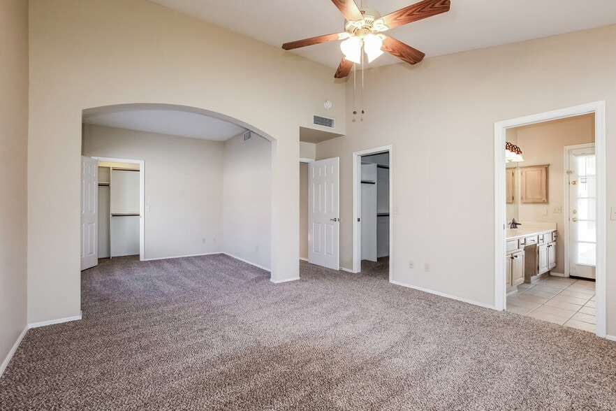 Building Photo - 6709 W Topeka Dr