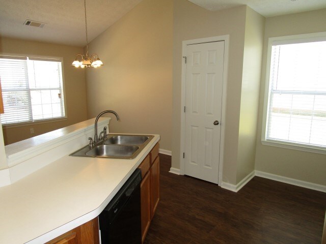 Building Photo - 305 Brannans Ct