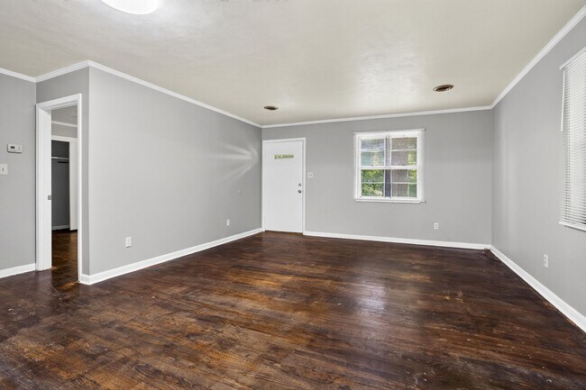 Building Photo - 3705 Crestview Pl