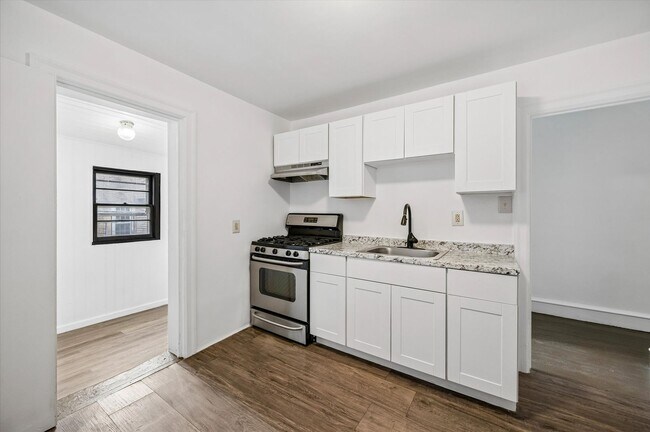 Building Photo - 427 N Redfield St