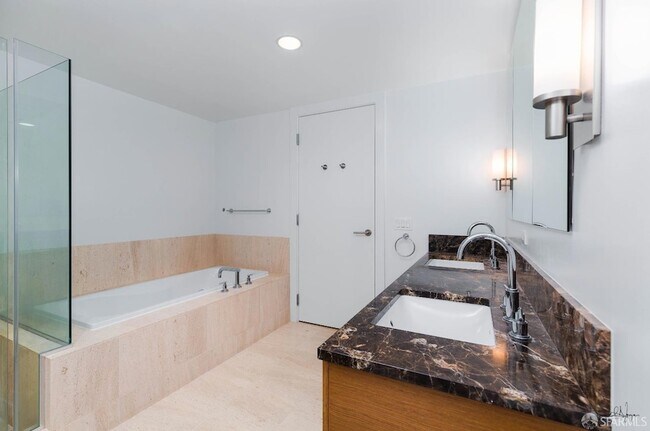 Building Photo - 301 Mission St