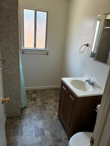 Building Photo - 2154 Stevely Ave