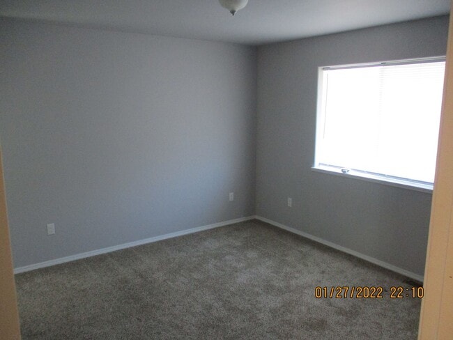 Building Photo - Beautifully remodeled 3 bed, 3 bath Duplex
