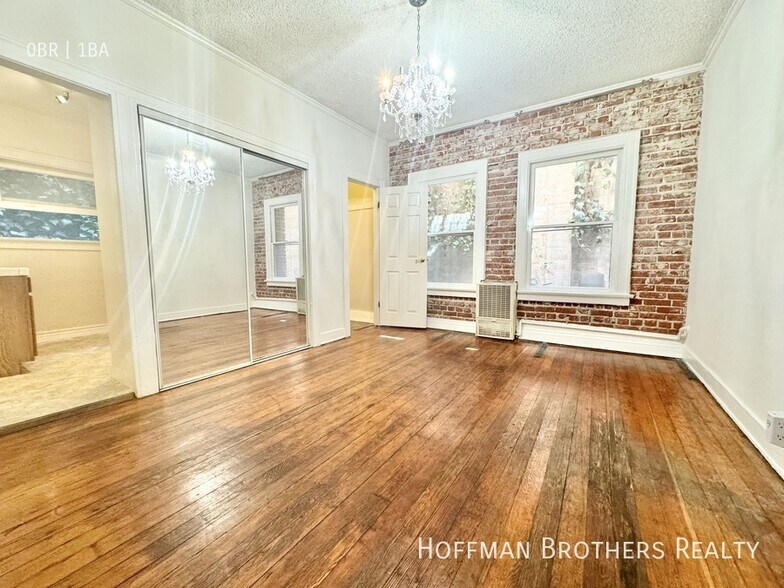 Building Photo - 532 S Coronado St