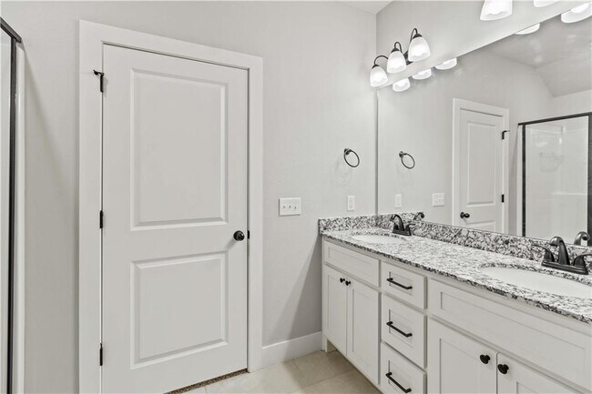 Building Photo - 9 E Loveland Loop