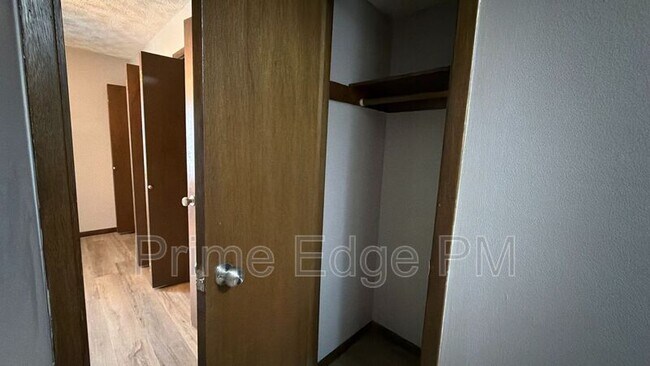 Building Photo - 6235 Holdrege-D5