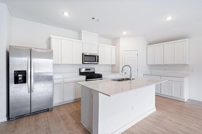 Building Photo - 1051 EMERALD St