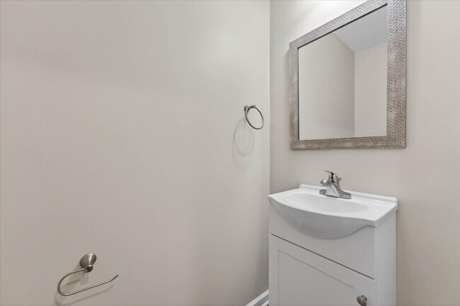 Building Photo - Pet Friendly Two Bedroom!