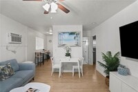 Building Photo - 717 SW 13th Ave