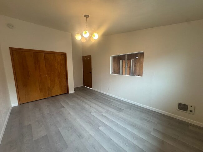 Building Photo - Spacious 4Bed/3Bath House Home in El Cerrito!